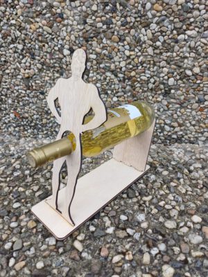 20251018_152517 (Kopie) Grappige wijnflesstandaard in de vorm van een man.