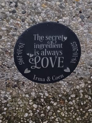 20251022_204039 (Kopie) Borrelplank van leisteen met tekst